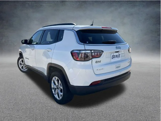 Used 2025 White Jeep Latitude image 9