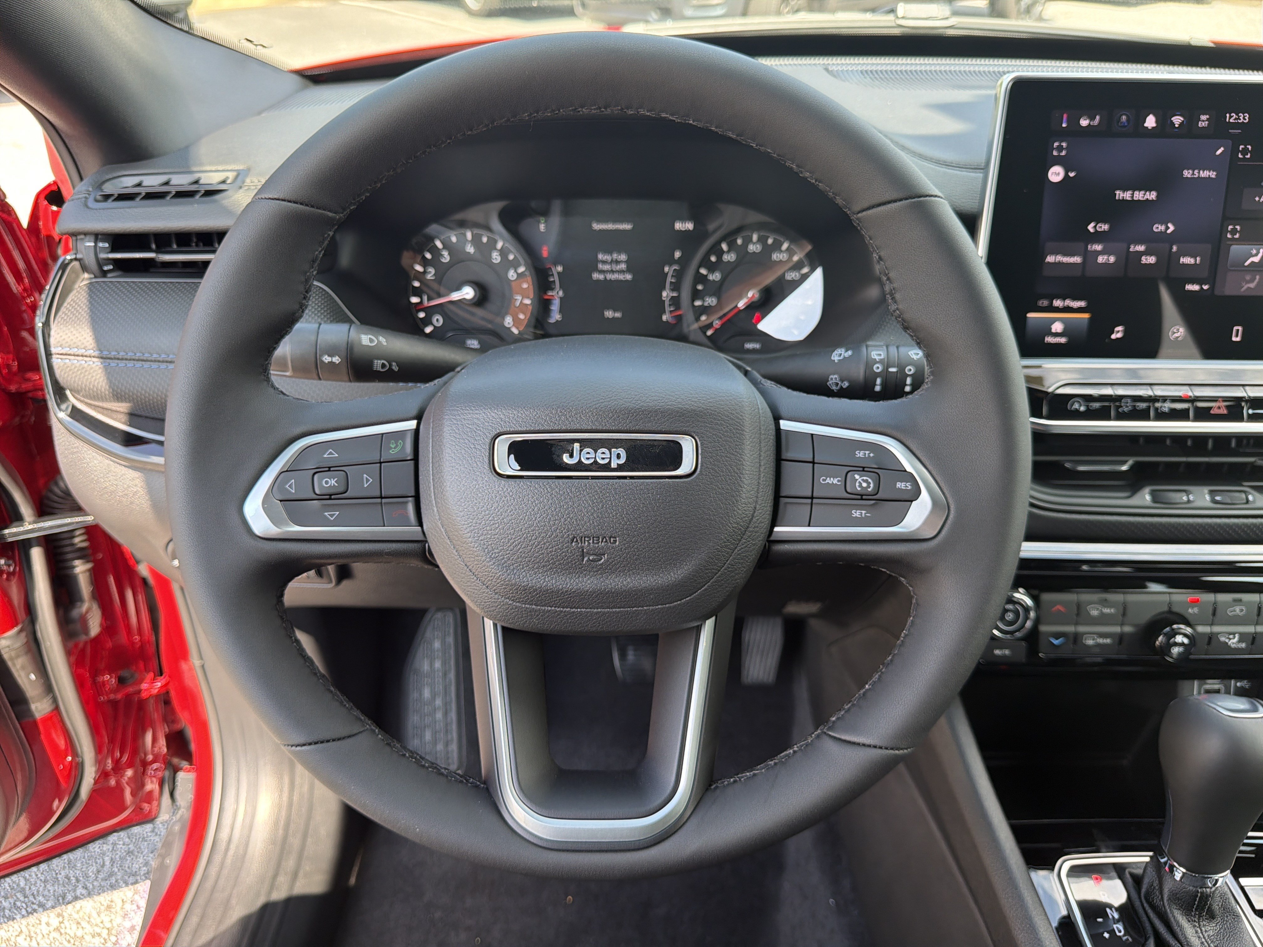 New 2026 Red Hot Pearl-Coat Exterior Paint Jeep Latitude image 29