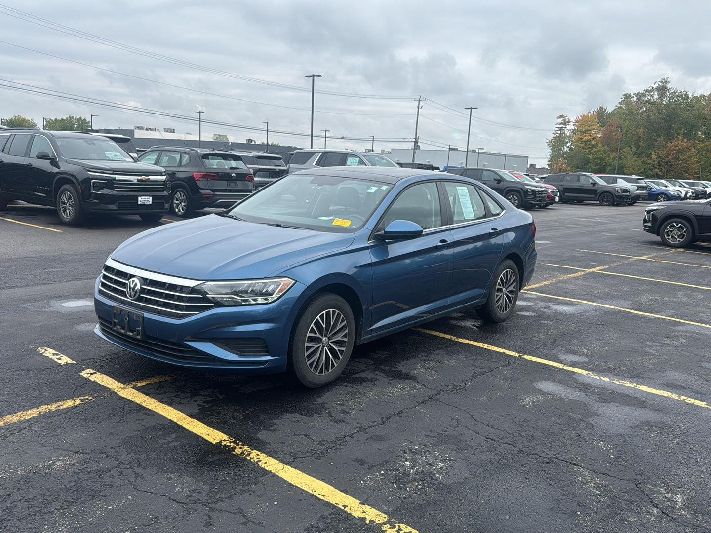 Used 2020 Blue Silk Metallic Volkswagen SE image 5