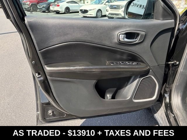 Used 2020 Silver Jeep Latitude image 12