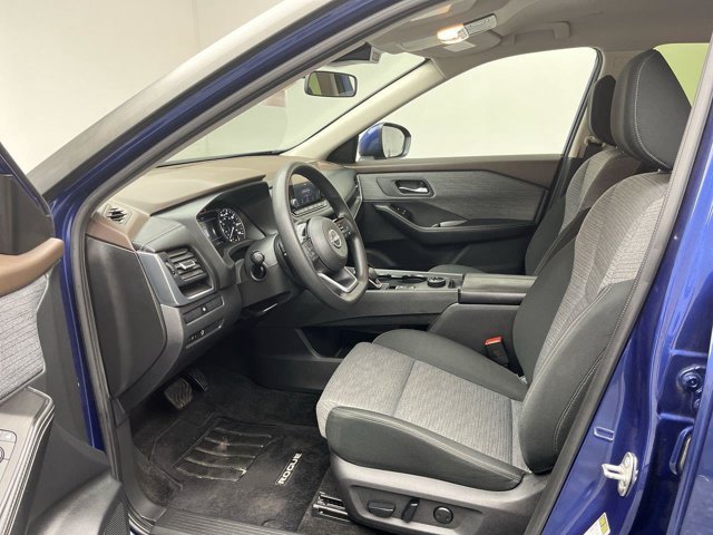 Used 2023 Caspian Blue Metallic Nissan SV image 3