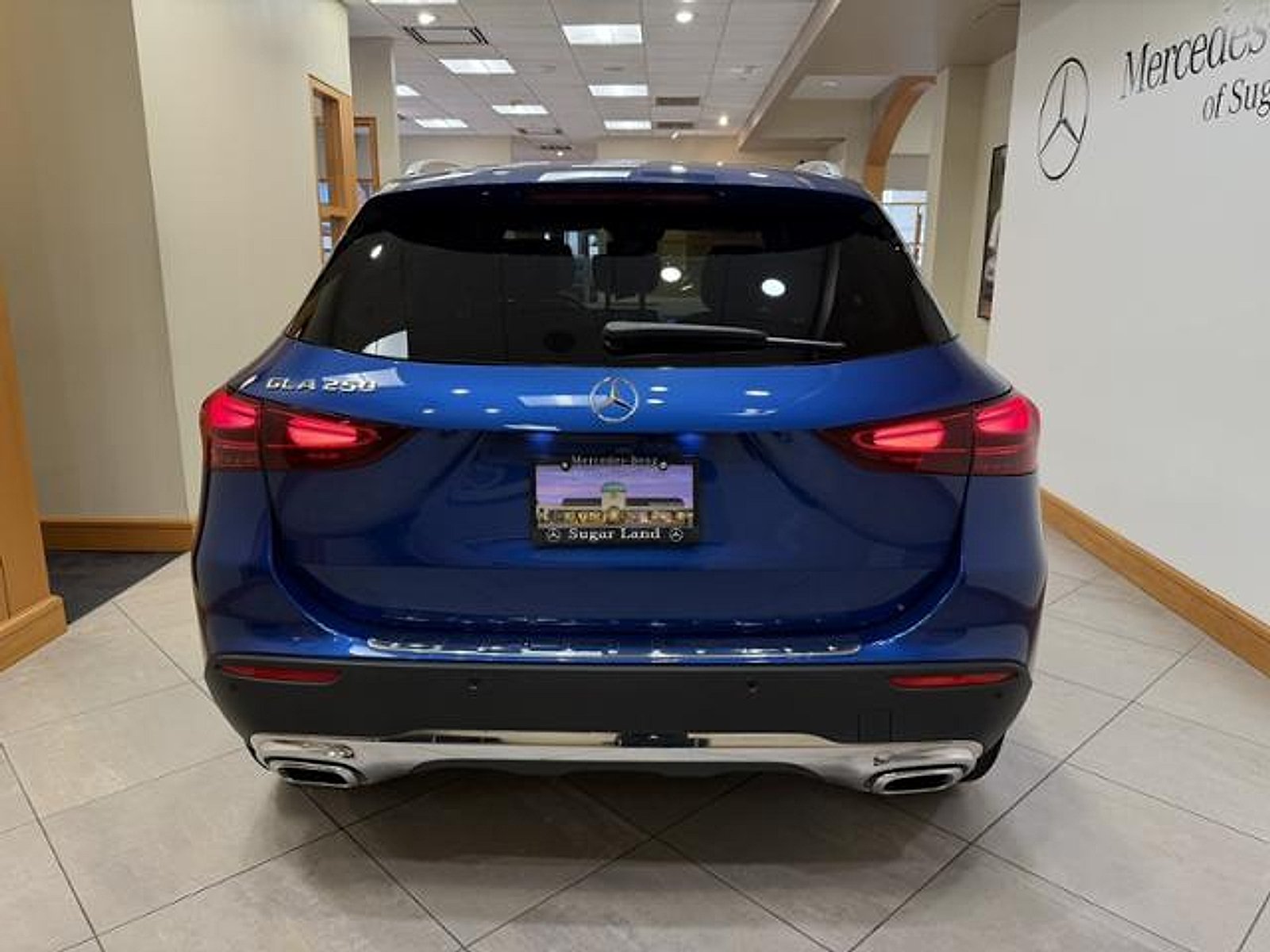 Certified Used 2025 Starling Blue Metallic Mercedes-Benz 4MATIC® image 4