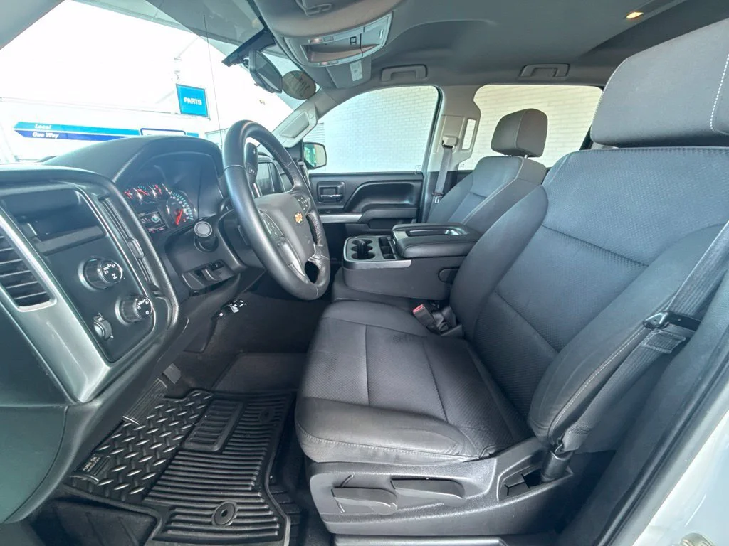 Used 2017 SUMMIT WHITE Chevrolet LT image 30