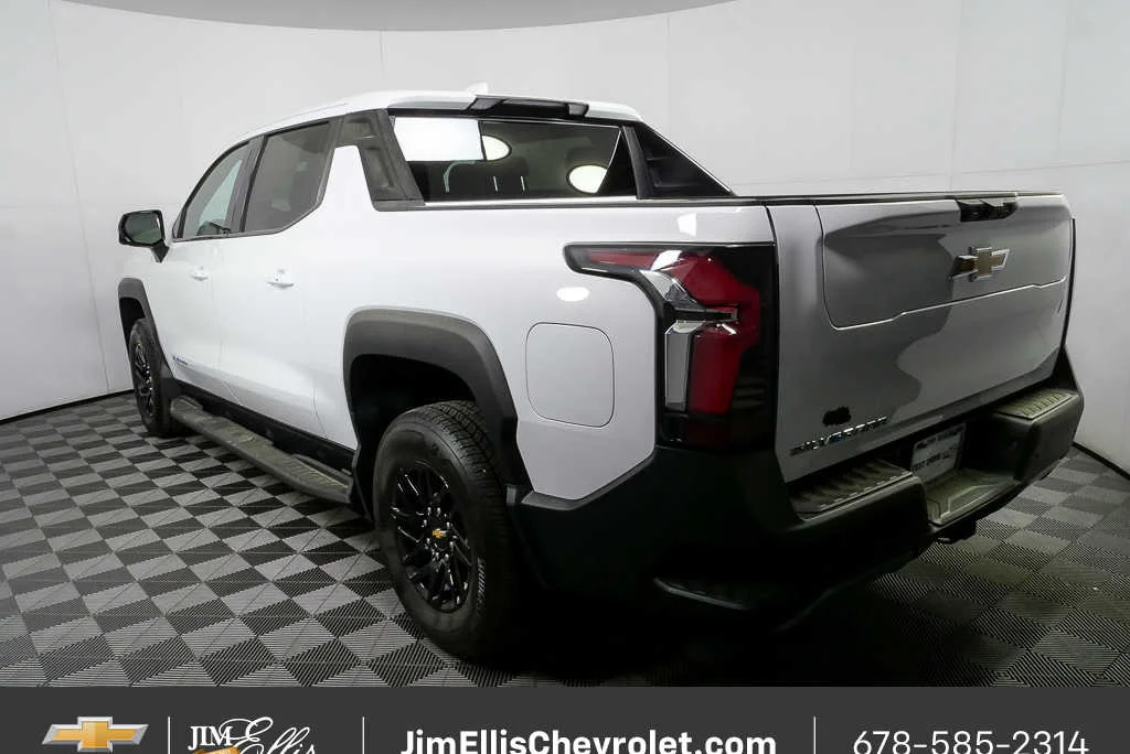 2025 Chevrolet Silverado EV LT - Photo 27