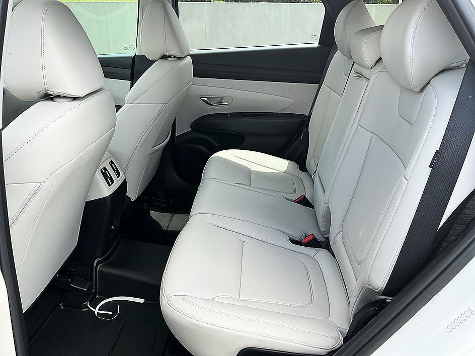 Used 2025 Serenity White Pearl Hyundai SEL Convenience image 24