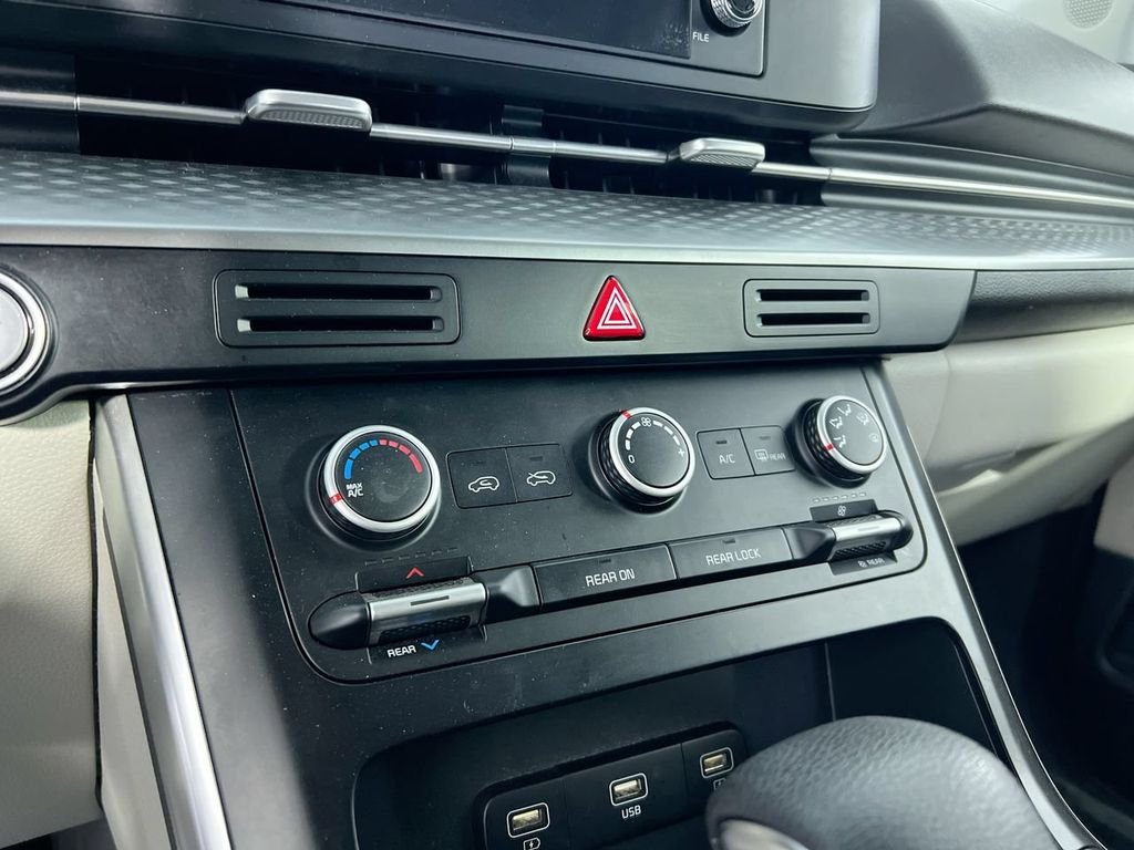 Certified Used 2024  Kia LX image 22