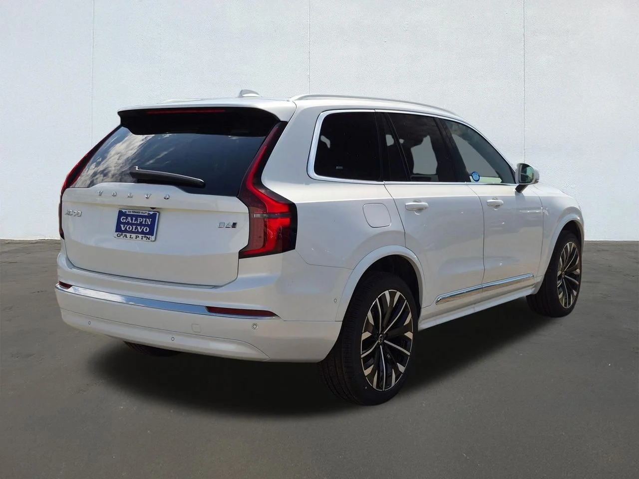 New 2026 Crystal White Volvo Plus image 2