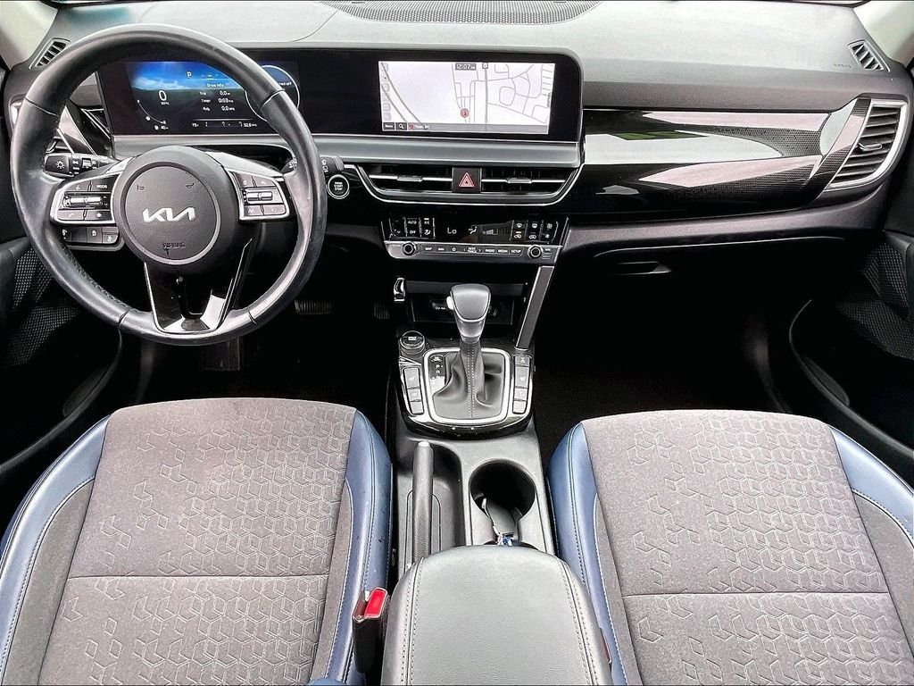 Used 2024 Fusion Black Kia S image 20