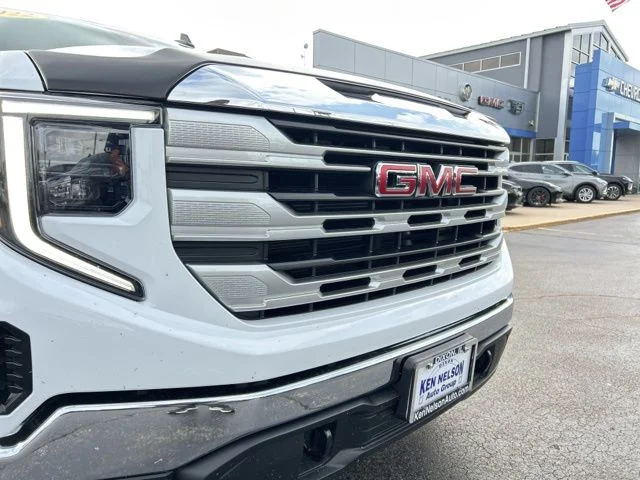 Used 2022 Summit White GMC SLE image 4