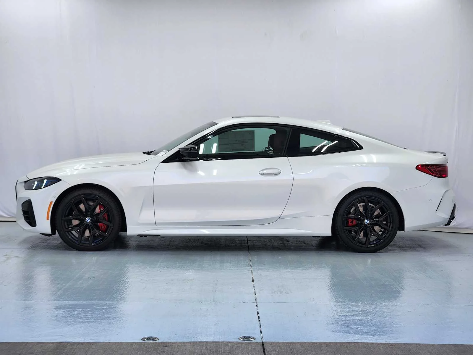 New 2027 Mineral White Metallic BMW M440i xDrive image 2