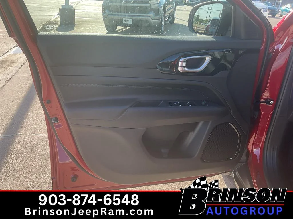 New 2026 Red Hot Pearl-Coat Exterior Paint Jeep Latitude Altitude image 10