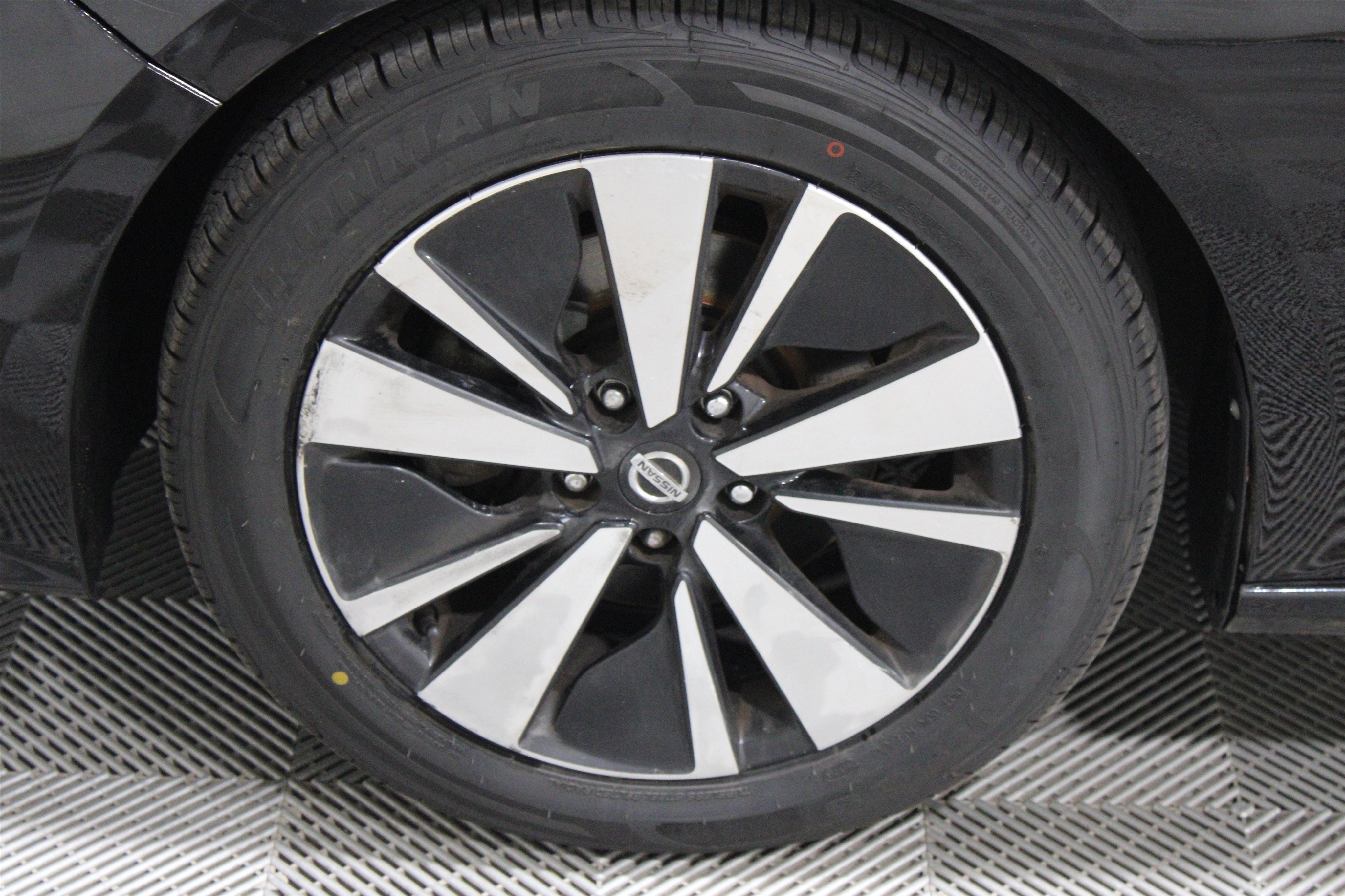 Used 2020 Super Black Nissan 2.5 SL image 35