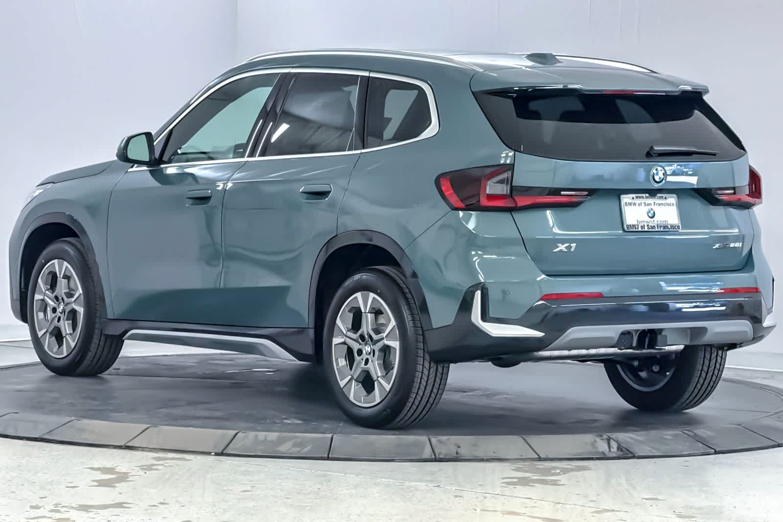 New 2026 Cape York Green Metallic BMW xDrive28i image 6