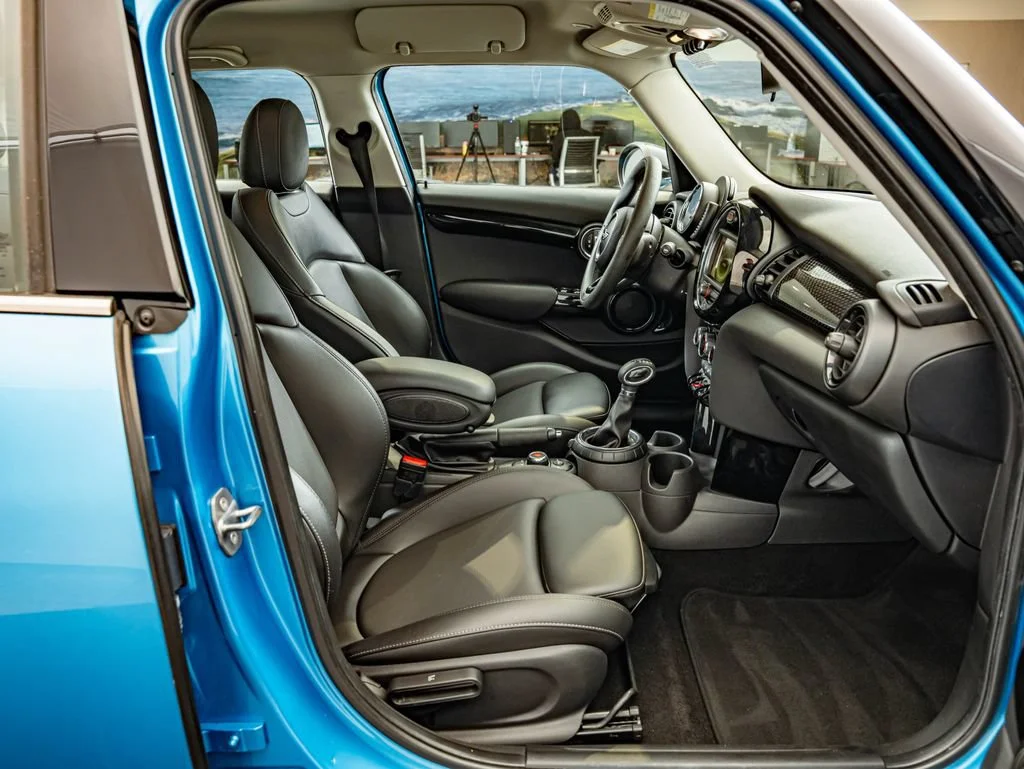 Used 2016 Electric Blue Metallic MINI  image 34