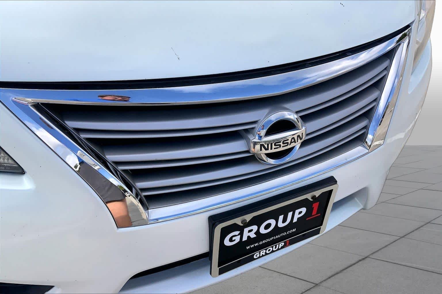 Used 2014 Aspen White Nissan SV image 28