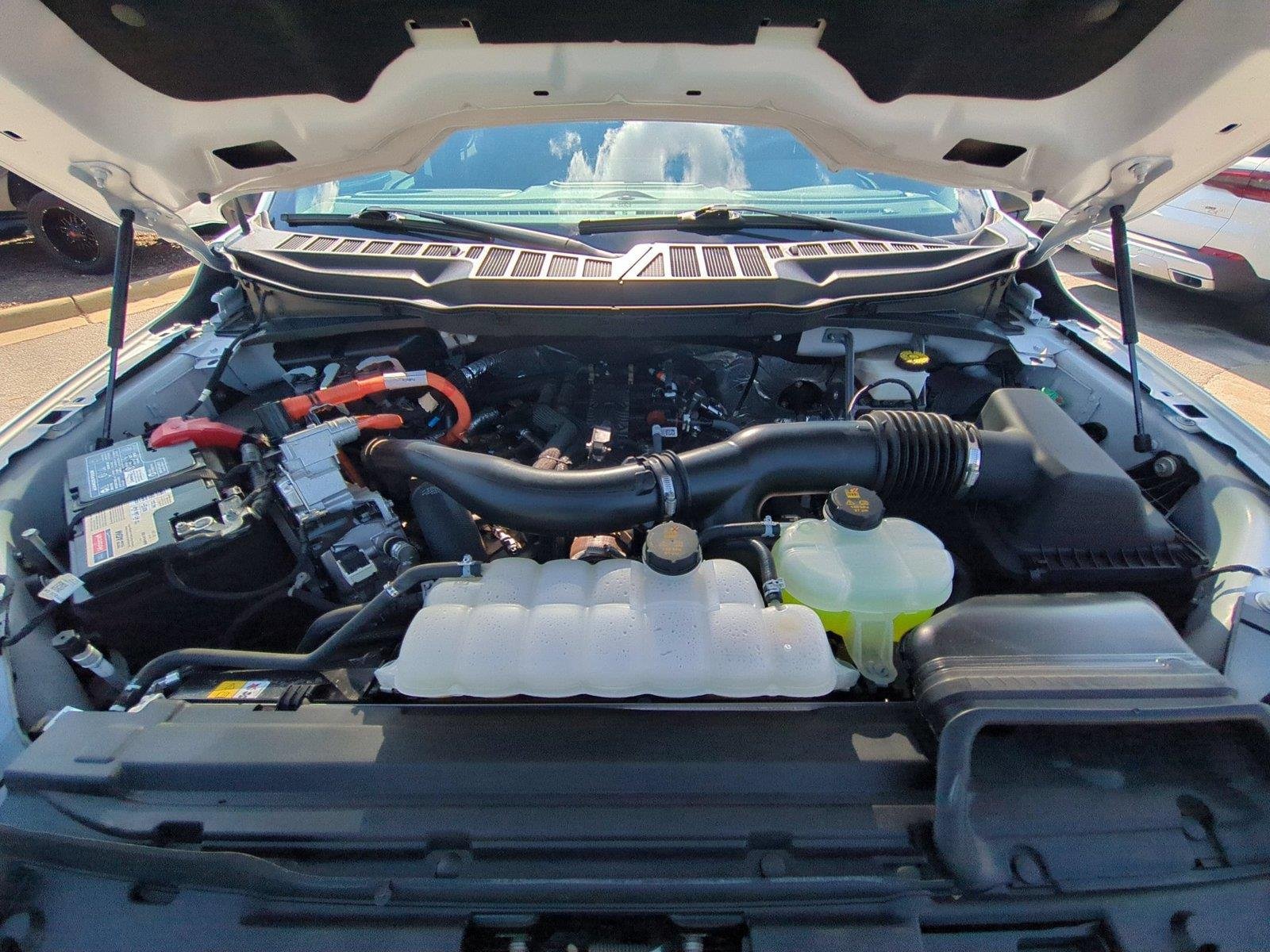Used 2024 Oxford White Ford XLT image 39