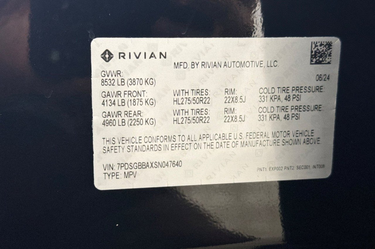Used 2025 BLACK Rivian Adventure image 27