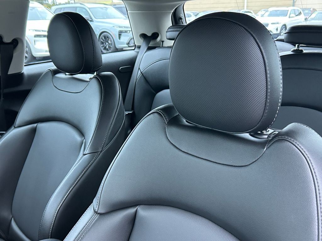 Used 2019 Pepper White MINI Classic image 14
