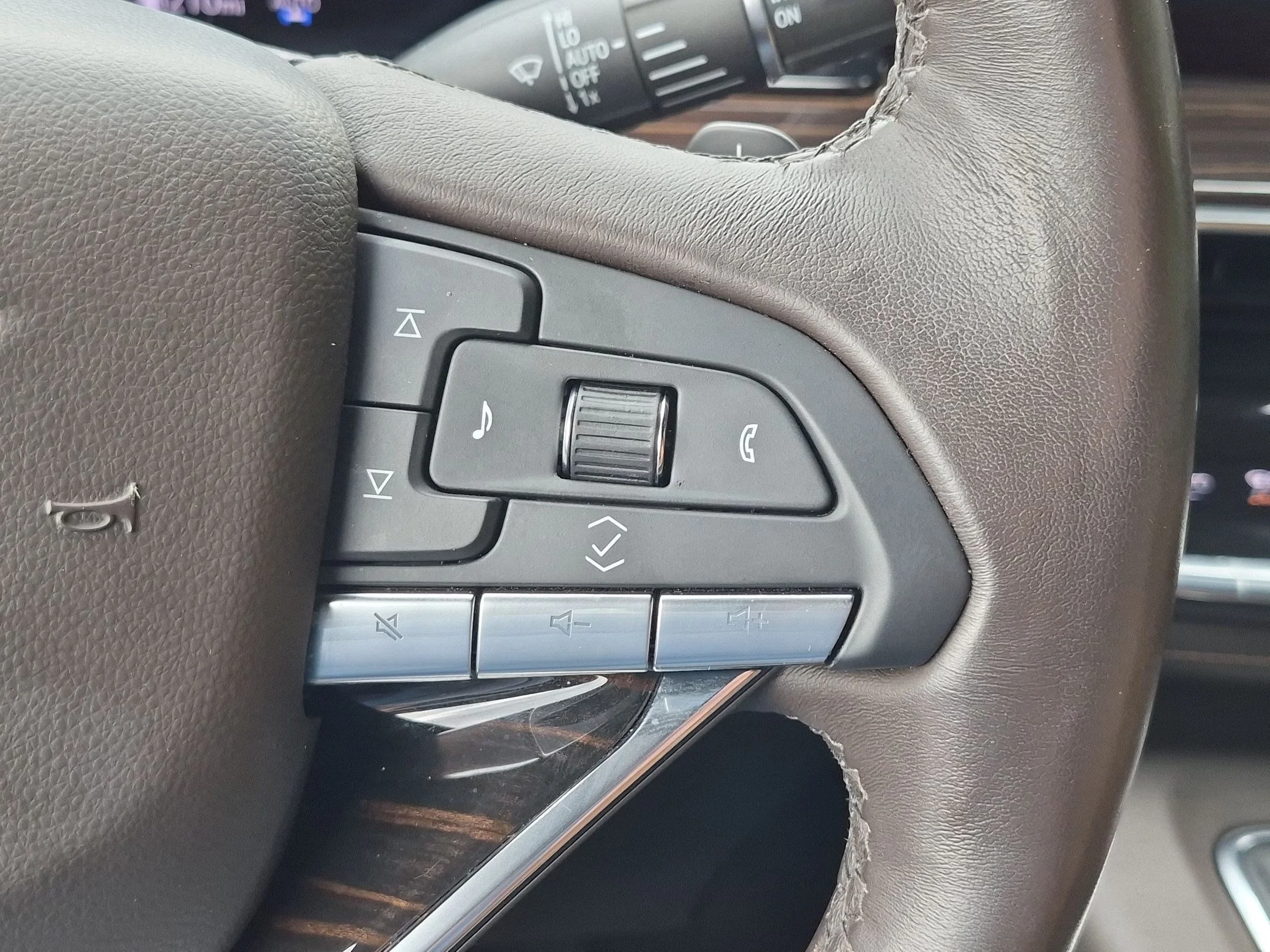Used 2022 Galactic Gray Metallic Cadillac Premium Luxury image 18