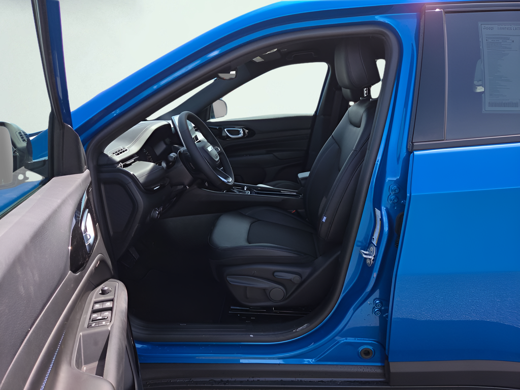 New 2026 Hydro Blue Pearl-Coat Exterior Paint Jeep Latitude image 9