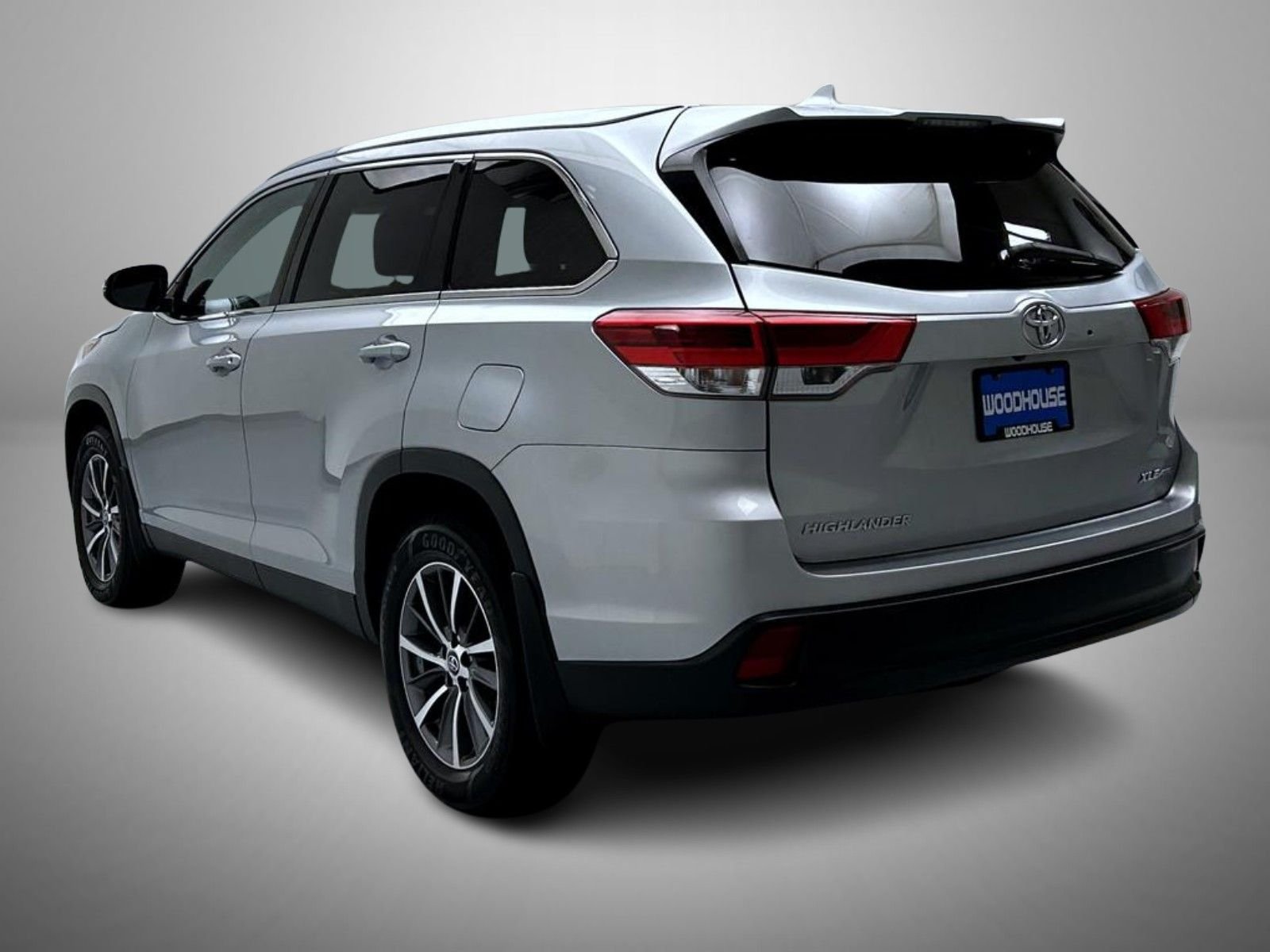 Used 2019 Silver Toyota XLE image 7