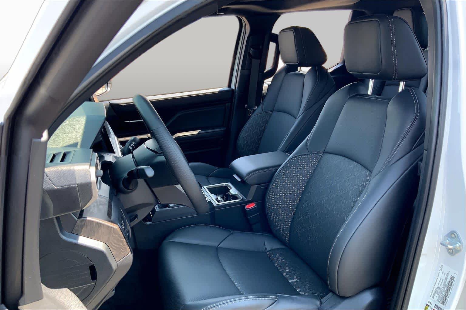 Used 2025 Wind Chill Pearl Toyota Limited image 9