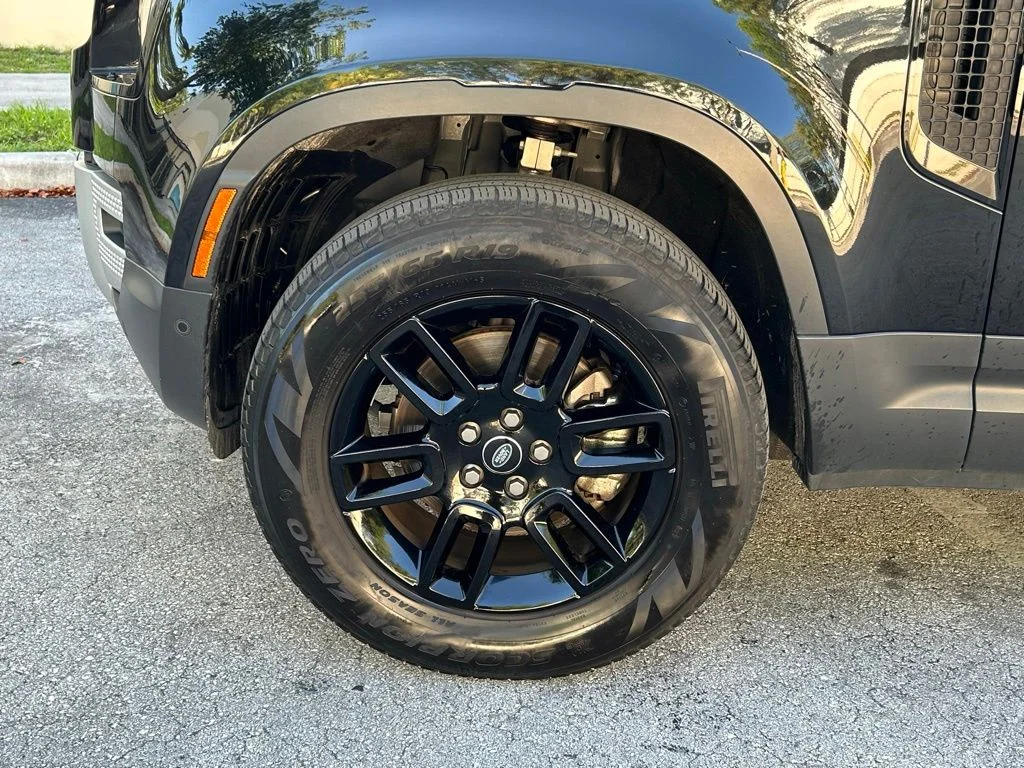 Used 2025 Black Land Rover S image 35