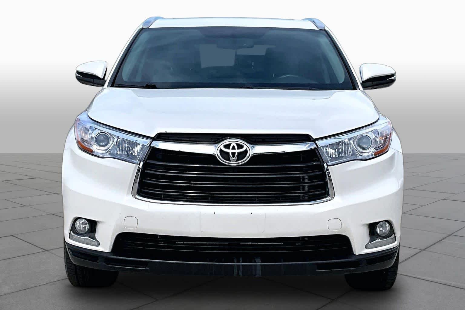 Used 2016 Blizzard Pearl Toyota Limited image 3