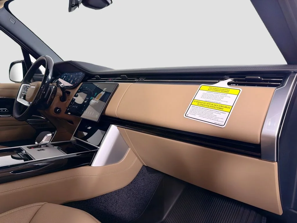 New 2026 Santorini Black Land Rover SE image 31
