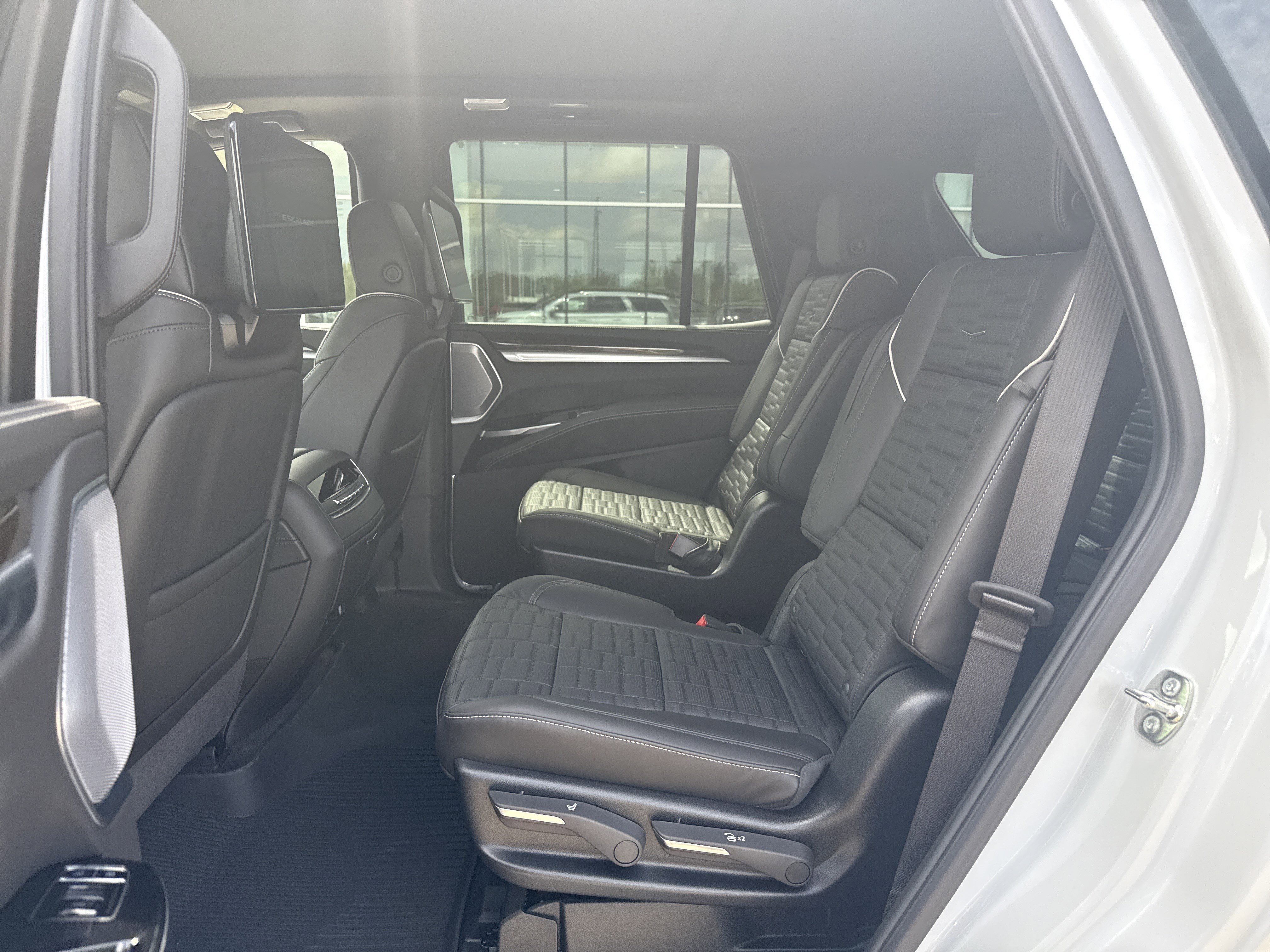 2026 Cadillac Escalade Platinum Luxury - Photo 10
