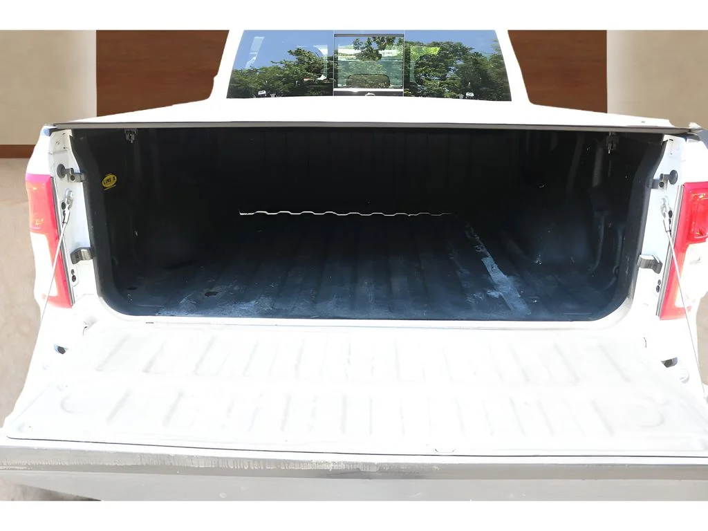 Used 2019 White Ram Big Horn/Lone Star image 11