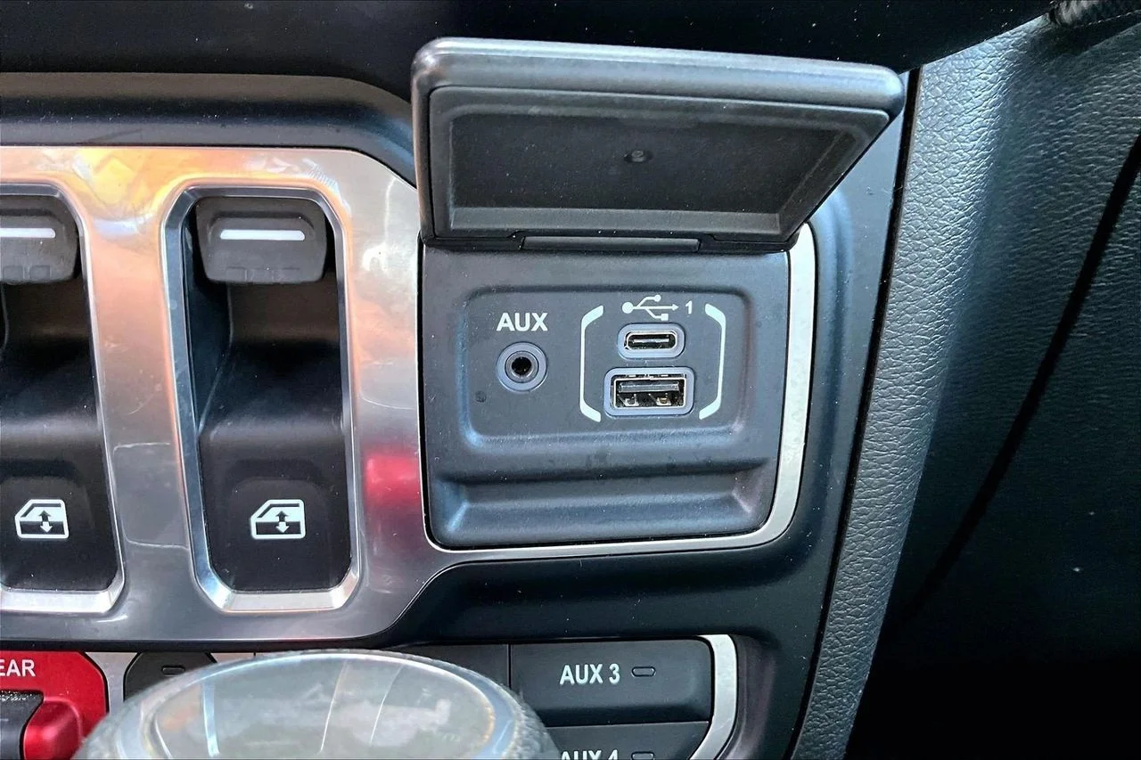 Used 2023 White Jeep Rubicon image 16