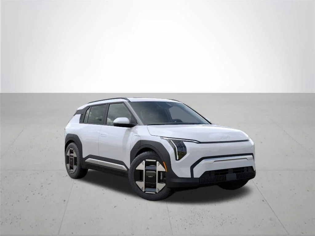 New 2027 White Kia Wind image 8