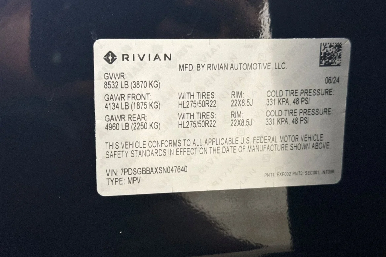 Used 2025 BLACK Rivian Adventure image 27