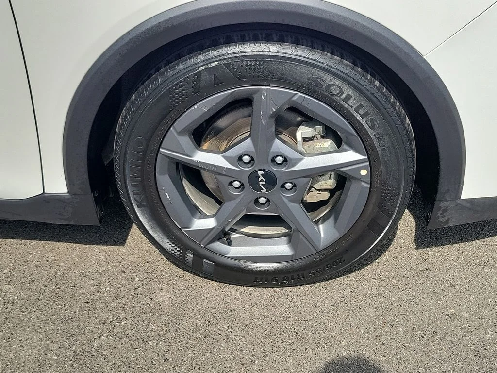2025 Kia K4 LXS - Photo 7