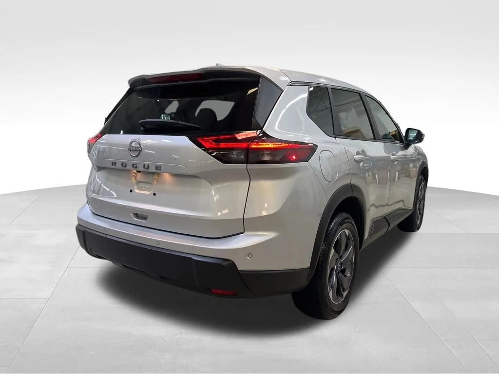 Used 2025 Silver Nissan SV image 5