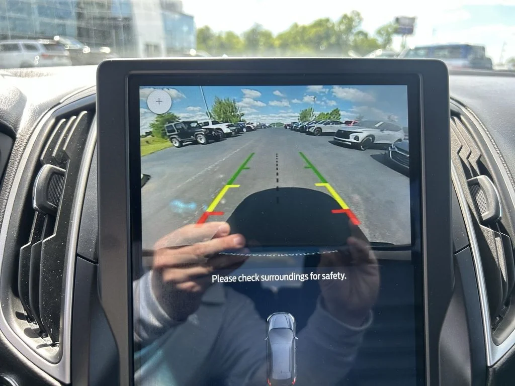 Used 2023 Gray Ford SEL image 23