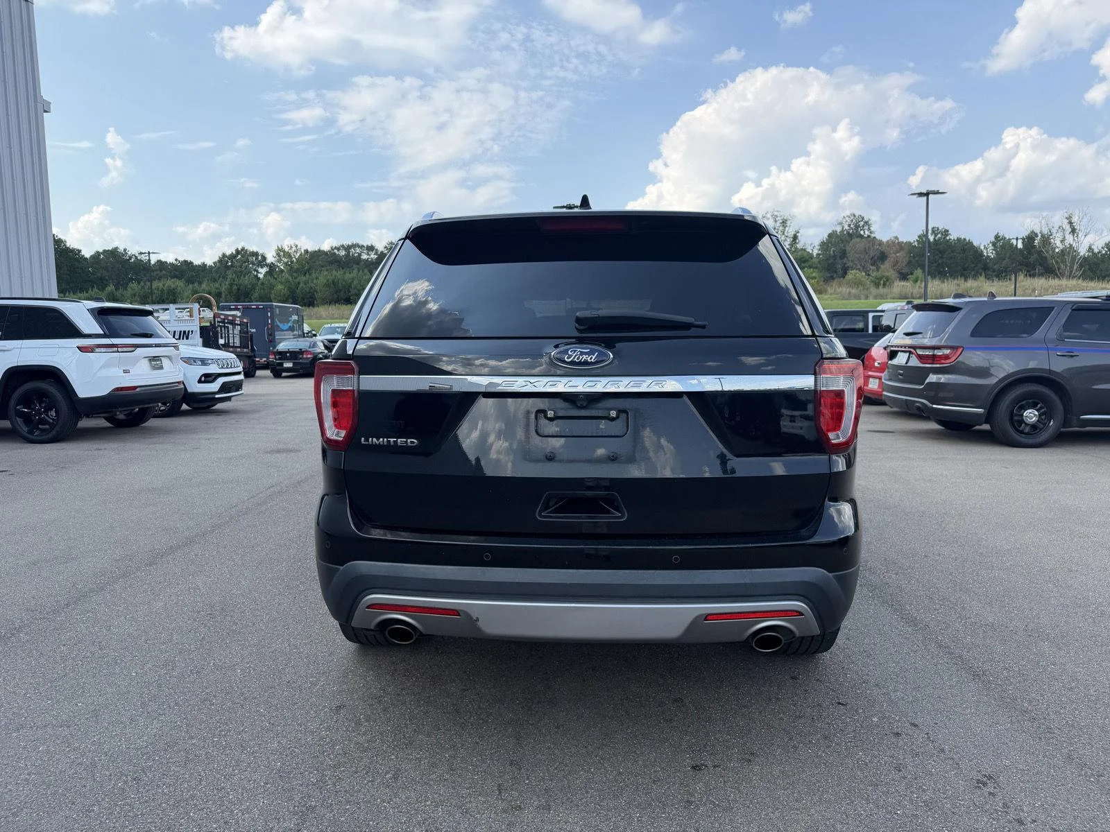 Used 2017 Shadow Black Ford Limited image 5