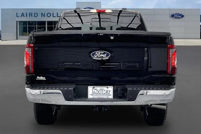 New 2026 Agate Black Metallic Ford XLT image 4