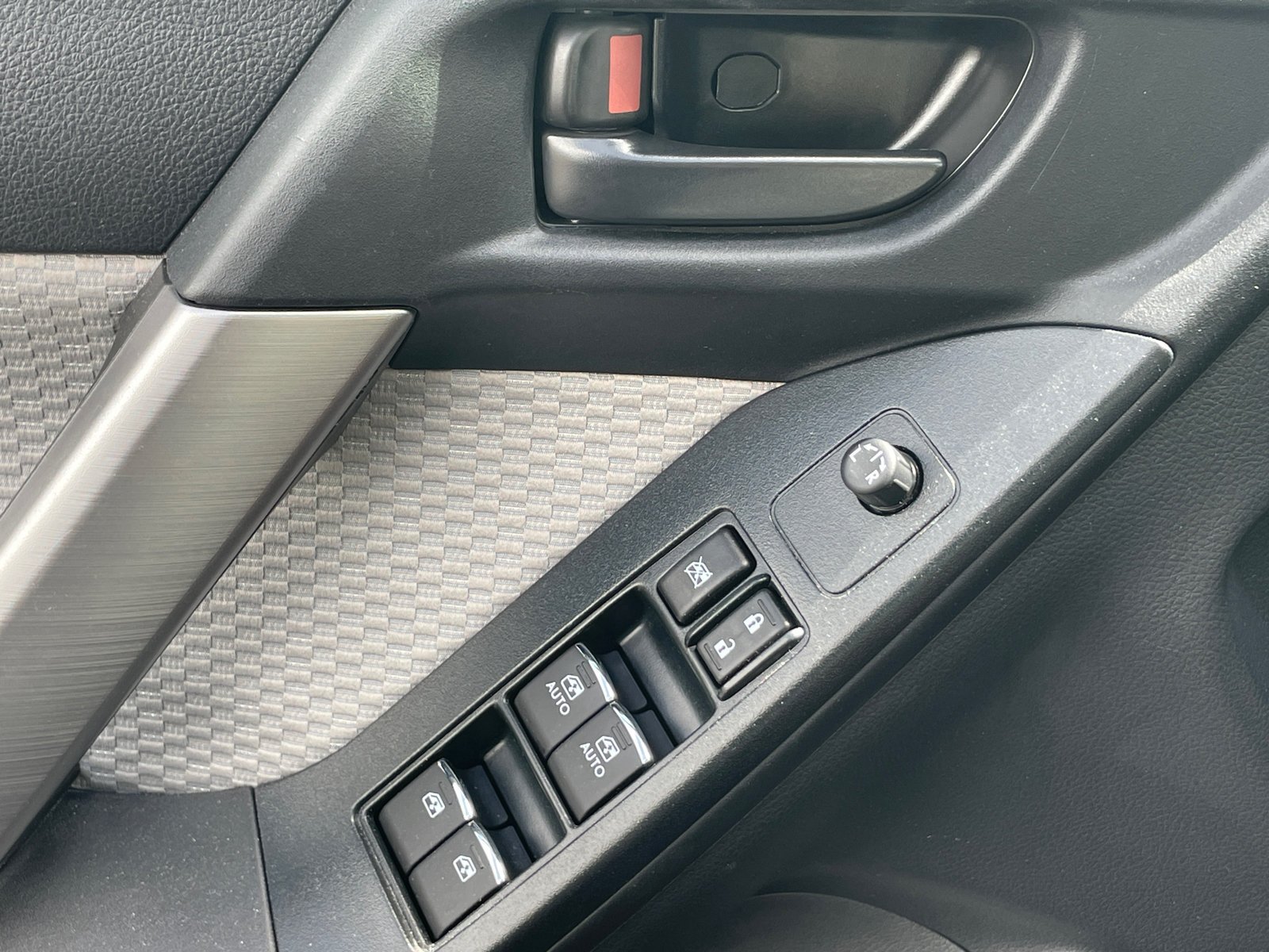 Used 2017 Dark Gray Metallic Subaru Premium image 17