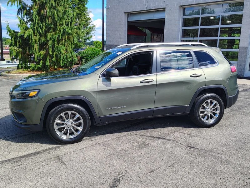 Used 2019 Green Jeep Latitude Plus image 10