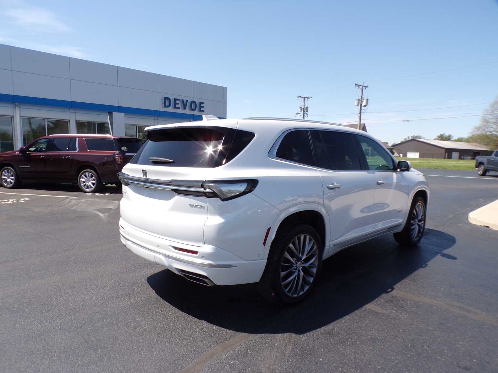 Used 2025 White Frost Tricoat Buick Avenir image 3
