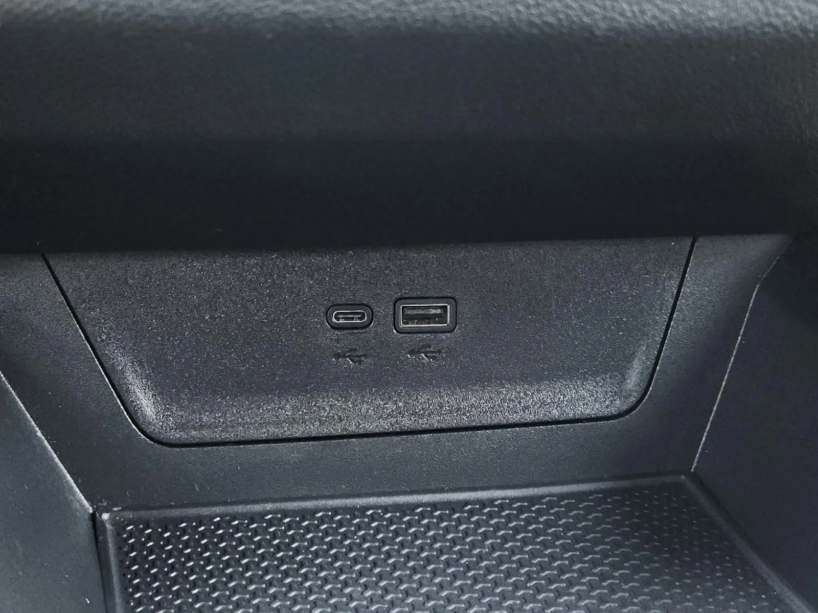 Used 2026 Black Chevrolet FWD 4dr LT w/1LT image 28
