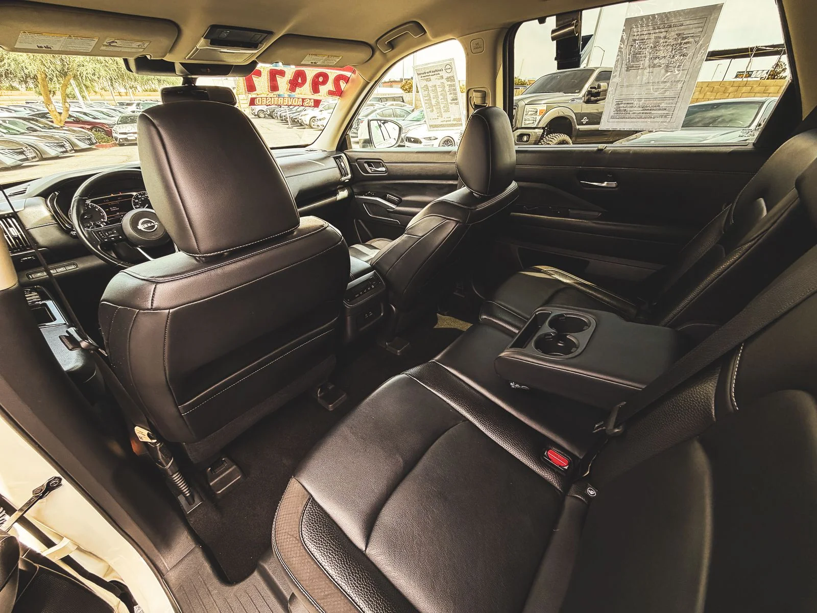 Used 2022 White Nissan SL image 19