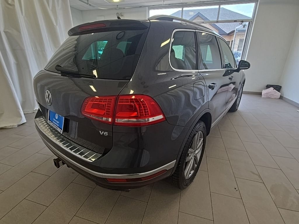 Used 2016 Gray Metallic Volkswagen VR6 FSI image 3