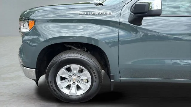 Used 2025 Cypress Gray Chevrolet LT image 35