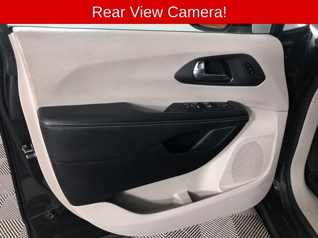 Used 2023 Black Chrysler Touring L image 10