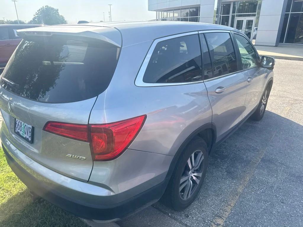 Used 2017  Honda EX-L image 5