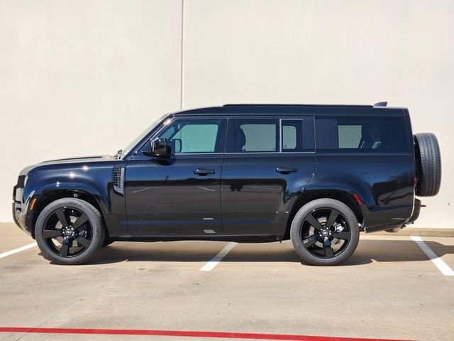 Used 2025 Santorini Black Metallic Land Rover X-Dynamic SE image 4