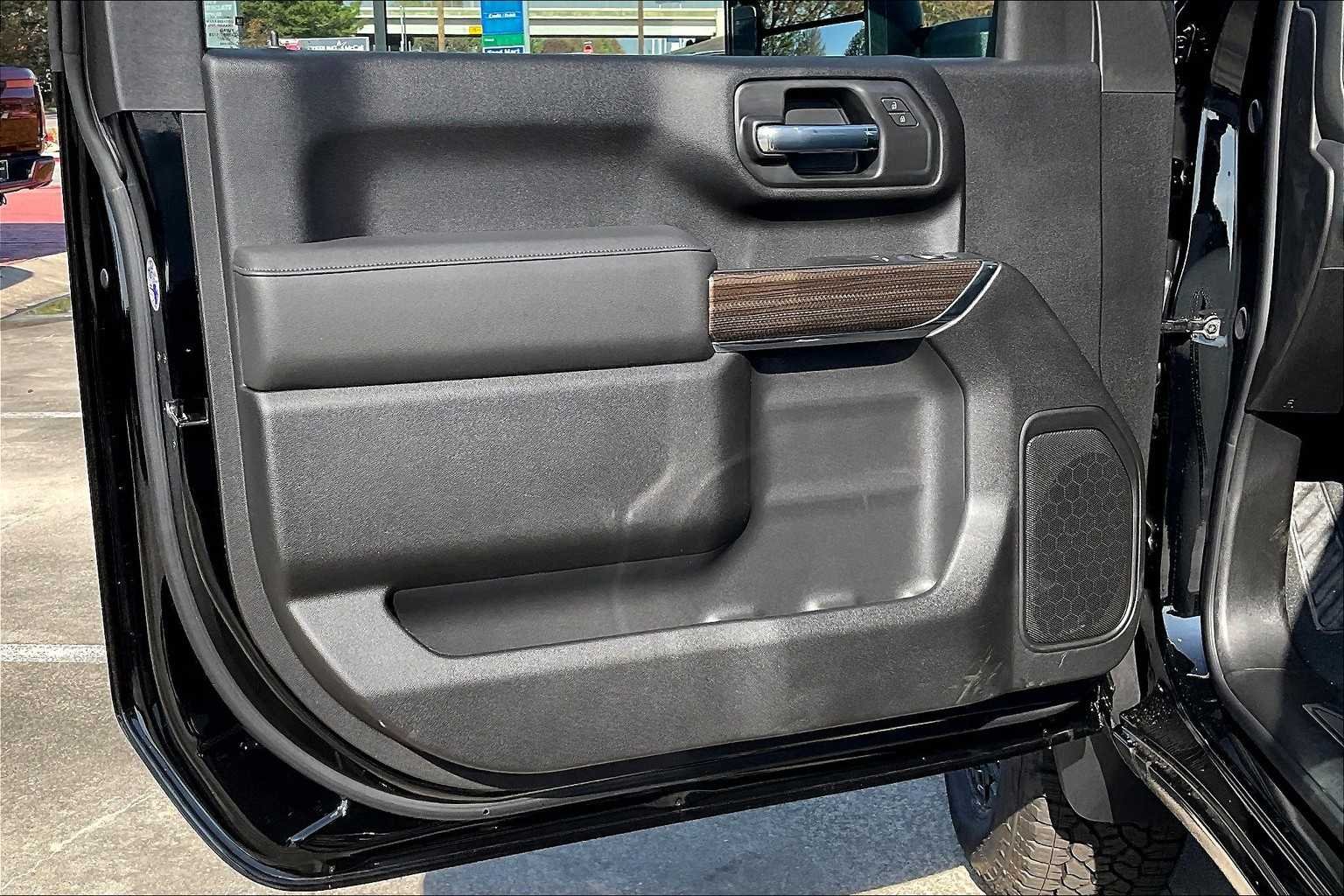 Used 2025 Black Chevrolet LT image 11
